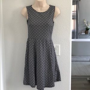 Black & white patterned midi dress. Runs like S